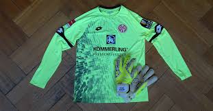 I don't want to give into fear just because there's danger involved, you know? Von Torwart Rene Adler Seine Handschuhe Trikot Mit Signatur