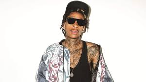 Wiz khalifa has kept the details of his family a secret and has not revealed anything about his parents or siblings. Wiz Khalifa 1502877471 71 2560x1440 Clture