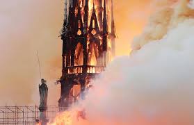 Après un arrêt en 2017, le train de nuit qui relie paris à tarbes devrait être réactivé l'année prochaine, mais l'itinéraire et les. Les Images Impressionnantes De Notre Dame De Paris En Feu Le Soir
