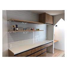 フレコ さんはinstagramを利用しています よくご質問頂く飾り棚のサイズ まとめてみました 3枚目 上段は吊り戸棚の下ラインに合わせ 下段はカップボードに置く物のサイズを想定して コーディネーターさんに位置を考えてもらいました リビング