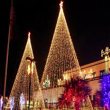 Tree features a steel frame with panels decorated with branch garland for a full tree effect. Outdoor Commercial Christmas Displays Giant Flagpole Led Christmas Tree Lights Sculpture For Shopping Center Decoration Buy Flagpole Christmas Tree Outdoor Giant Led Christmas Tree Outdoor Christmas Lights Sculptures Product On Alibaba Com