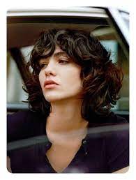 102 Fascinating 70s Hairstyles To Look For In 2019 Pitchzine 70s Hair Short Hair Styles Curly Hair Styles