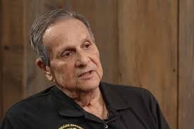 El agente de la CIA que participó en la captura del Che Guevara y posó a su  lado en la última foto del guerrillero vivo