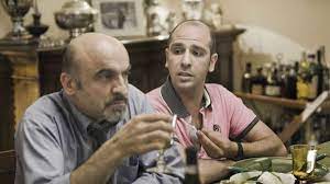 L'album pubblicato dall'etichetta rti music vede la collaborazione della band militi ignoti, tranne che per il brano sfascia famiglie. Cado Dalle Nubi Trama E Finale Di Cosa Parla E Come Finisce Il Film