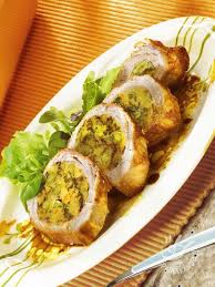 La carne, grazie alla lenta e attenta cottura, risulterà tenera e gustosissima.molto importante che la temperatura di cottura non sia troppo alta, altrimenti si rischia di lasciare semicruda la parte interna. Ricetta Arrosto Di Vitello Con Verdure Tutte Le Ricette