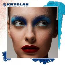 Perception Unas pizcas de PURE PIGMENTS (Pure Trust and Pure Compassion)  dan textura a este maquillaje. Este make up fue realizado dentro del marco  “Calendario anual 2019 “por el equipo de