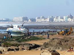 Echouage Du Chalutier Le Leviathan Aux Sables D Olonne Les Sables D Olonne Chalutier Sables
