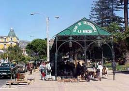 Feria De Antiguedades Plaza O Higgins Es Posible Encontrar Gran Cantidad De Objetos Curiosos Y Antiguos Baules Espejos Tocadiscos Etc Este