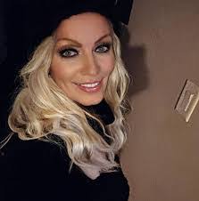 Glynis Kelly's Instagram, Twitter & Facebook