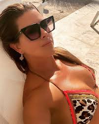 Un poco de sol ☀️ para activarse! Gracias 🙏🏻 por tanto Nos Vemos 👋🏻 mi  gente pronto por #poramoropordinero @telemundorealities @telemundo Stylist  #style @adg_miami @benditoclosetstyle @machadooficial