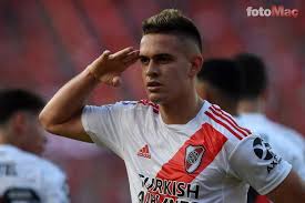 İşte futbol sahalarının ilginç saç stiline sahip futbolcuları. Fenerbahce Icin Transferde Kenan Karaman Ve Borre Iddiasi Emre Belozoglu Fotomac