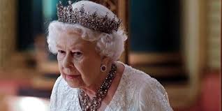 Ela se tornou herdeira do trono quando o tio, o rei eduardo viii, abdicou ao trono em favor do pai de elizabeth, que passa a reinar com o nome de. Rainha Elizabeth Ii E Principe Philip Sao Vacinados No Reino Unido