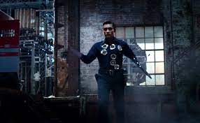 Майкл глэдис, дайо окенийи, эмилия кларк и др. Watch The T 1000 Attacks In Clip From Terminator Genisys Plus New Tv Spots