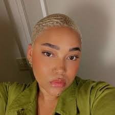 Paige Eubanks (@piapatra_)