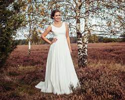 Ein elementar brautkleid wird aus nachhaltigen stoffen hergestellt Brautkleid Tama Bio Und Vegan Elementar I Moderne Brautkleider