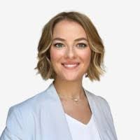 Amanda Woolsey's Instagram, Twitter & Facebook