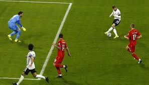 وفي الجانب الأخر منتخب ألمانيا الذي لم يقدم مستوي جيد إلي الأن وسقط في مجموعة الموت التي كانت تضم كلاً من منتخبي فرنسا والبرتغال والمجر ولكن أفلت في التأهل بشكل جيد. Ø£Ø±Ù‚Ø§Ù… Ø³Ù„Ø¨ÙŠØ© ÙˆØ®Ø³Ø§Ø±Ø© ØªØ§Ø±ÙŠØ®ÙŠØ© Ù…Ù†ØªØ®Ø¨ Ø£Ù„Ù…Ø§Ù†ÙŠØ§ ÙÙŠ Ù…Ø±Ù…Ù‰ Ø§Ù„Ù†ÙŠØ±Ø§Ù†