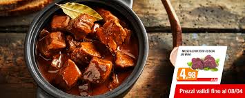 Una rivisitazione, molto semplificata, del tradizionale gulash ungherese… dove il sapore decisamente piccante della carne viene attenuato dalle patate. La Ricetta Del Gulasch