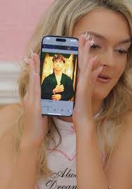 Janna Barton's Instagram, Twitter & Facebook