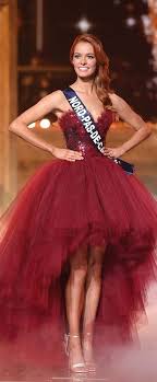 Maeva Coucke Miss France 2018 En Portant Une Robe De Soiree Bordeaux Rouge Bustier Coeur Courte Dev Robe De Soiree Bordeaux Robe De Soiree Robe Soiree Courte