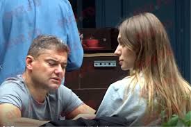 1 de rezultate pentru eticheta laura dinca. Prima Imagine Cu Boureanu DupÄƒ DespÄƒrÈ›irea De Laura DincÄƒ Ce A FÄƒcut La PiscinÄƒ FÄƒrÄƒ SÄƒ I Pese CÄƒ L Vede Lumea Evenimentul Zilei