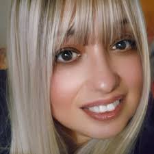 Gastón Edul sorprendió a Nati Jota en vivo al regalarle flores amarillas y  bombones por su cumpleaños