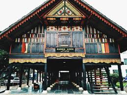 Rumoh santeut adalah rumah adat aceh yang juga sering disebut dengan tampong limong. Rumah Adat Aceh Traditional House Of Aceh Steemit