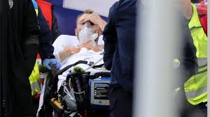 El árbitro envió a los jugadores a los vestuarios y en sus redes sociales, la uefa anunció que el partido fue suspendido por una emergencia médica. X6a Uuc5lyexam
