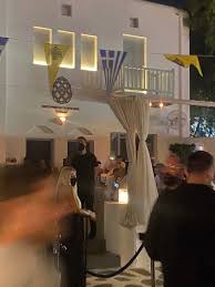 Τα ξέφρενα πάρτι εν μέσω της πανδημίας του κορονοϊού συνεχίζονται με αμείωτο ρυθμό σε βίλες στο νησί της μυκόνου, παρά τις επανειλ 4oh3l9uwnw Swm