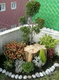 Leverage every inch of square footage you have with these small side yard landscaping ideas. Pin By Michele Pappagallo On Gardening Small Garden Landscape Small Gardens Corner Landscaping