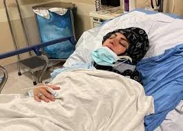 وفي نوفمبر الماضي، أعلن نجل ميار الببلاوي تعرض والدته لأزمة صحية استدعت دخولها العناية المركزة في أحد مستشفيات أمريكا حيث. ØªØ¯Ù‡ÙˆØ± Ø§Ù„Ø­Ø§Ù„Ø© Ø§Ù„ØµØ­ÙŠØ© Ù„Ù€ Ù…ÙŠØ§Ø± Ø§Ù„Ø¨Ø¨Ù„Ø§ÙˆÙŠ ÙˆÙ†Ø¬Ù„Ù‡Ø§ ÙŠÙ†Ø§Ø´Ø¯ Ø§Ù„Ø¯Ø¹Ø§Ø¡ Ù„Ù‡Ø§