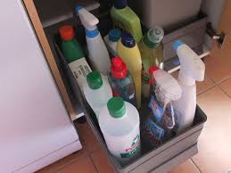 Putzmittel Lagern Mit Ausziehbaren Schubladen Unterschrank Kuche Ausziehbare Schublade Aufbewahrung Putzmittel
