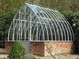 Installer Une Serre Dans Le Jardin Ou Sur La Terrasse Elle Decoration Serre Jardin Maison Verte Jardins