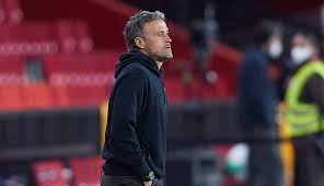 Luis enrique has stepped down as spain coach and will be replaced by his no 2, robert moreno. Video Spanien Coach Luis Enrique Nennt Den Ersten Anwarter Auf Den Em Titel Goal Com