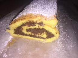 Di farina mezza bustina di lievito cacao amaro ingredienti per farcire. Rotolo Con Nutella E Granella Di Nocciole Una Deliziosa Merenda
