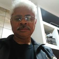 LER E OUVIR CONTOS CLÁSSICOS ( MALETINHA)