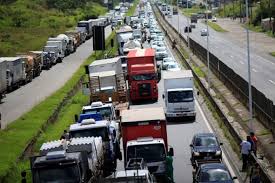 Devido ao atual cenário resultante da greve dos caminhoneiros e prezando por sua segurança, de seus familiares e acompanhantes, bem como por seu equipamento, decidimos por transferir a data das 3 horas de interlagos para o dia 8 de julho, domingo. Caminhoneiros Planejam Nova Greve Para Esta Segunda Feira 29 Exame