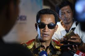Menguntit atau yang kerap disebut stalking masuk dalam hal melanggar banyak hak dan mengancam keselamatan orang yang merupakan fokus dari perilaku. Refly Harun Masih Pertanyakan Apa Sebenarnya Tujuan Polisi Menguntit Rombongan Habib Rizieq Democrazy News Portal Berita Indonesia Berita Terbaru Berita Terkini Berita Indonesia Politik