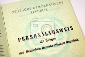 Bei spaniern, die vor dem jahr 1984 geboren worden sind, kann der ausweis nicht sofort ausgestellt werden, da eine anfrage an das zentrale standesamt in madrid gestellt wird. Personalausweis Ddr Fototapete Fototapeten Sichel Genehmigung Weste Myloview De