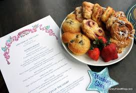Review And Tips Breakfast At Cinderella S Royal Table In Disney World S Magic Kingdom The Disney Food Blog Cinderella Royal Table Royal Table Disney Breakfast