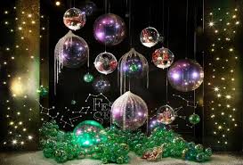 Completa il tutto con mollette, pics, palline ed. Vetrine Natalizie Idee Per Allestire Vetrine Di Natale Da Urlo Studio Comunicazione Visiva