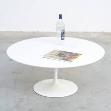 Eero saarinen, was born in 1910 in finland and in 1923 the family emigrated to the us. Round White Tulip Coffee Table By Eero Saarinen Marked Knoll Int 69435
