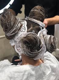 Trova una vasta selezione di punti luce capelli a prezzi vantaggiosi su ebay. Schiariture Capelli Dalle Meches Al Degrade Tutte Le Tecniche Vecchie E Nuove Io Donna