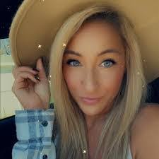 Meghan Linder's Instagram, Twitter & Facebook