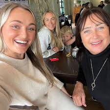 Does anyone know if there is any group kayaking I could go too? Not that  I'm any good but I'd give it a go!