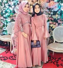 Kain satin ditenun dengan memakai serat buatan. 19 Model Baju Brokat Kombinasi Satin Terupdate 2021