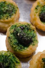Les Escargots Font Partis Des Plats Qui Figurent Sur La Table Du Reveillon Je Vous Propose Donc De Realis Vol Au Vent Alimentation Escargot A La Bourguignonne