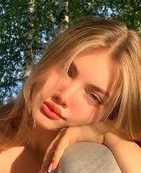 Millie Maynard's Instagram, Twitter & Facebook