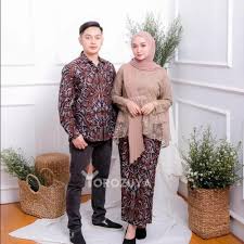Selengkapnya anda bisa melihat model terbaru dari baju couple buat. Jual Batik Couple Kebaya Modern Kebaya Tunangan Lamaran Kebaya Warna Moca Kemeja Saja M Kota Pekalongan Yorozuya Id Tokopedia