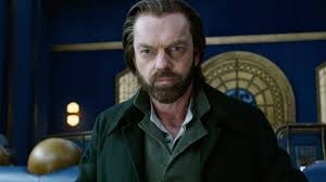 Hugo wallace weaving ao (born 4 april 1960) is an english actor. Meet Hugo Weaving S Thaddeus Valentine In Mortal Engines Featurette